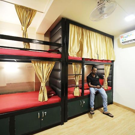 Social Hubz Hostel Мумбаи Экстерьер фото