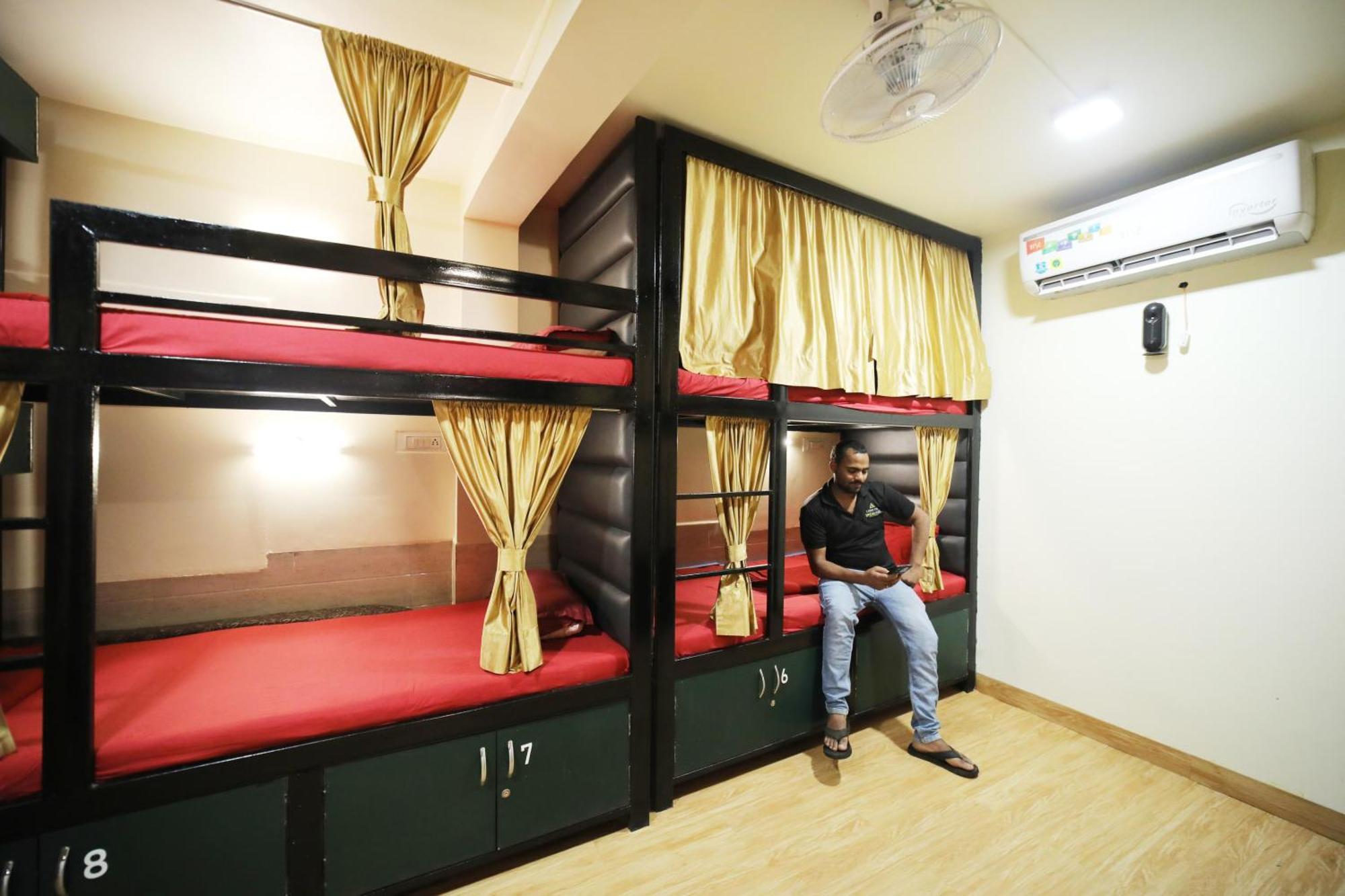 Social Hubz Hostel Мумбаи Экстерьер фото