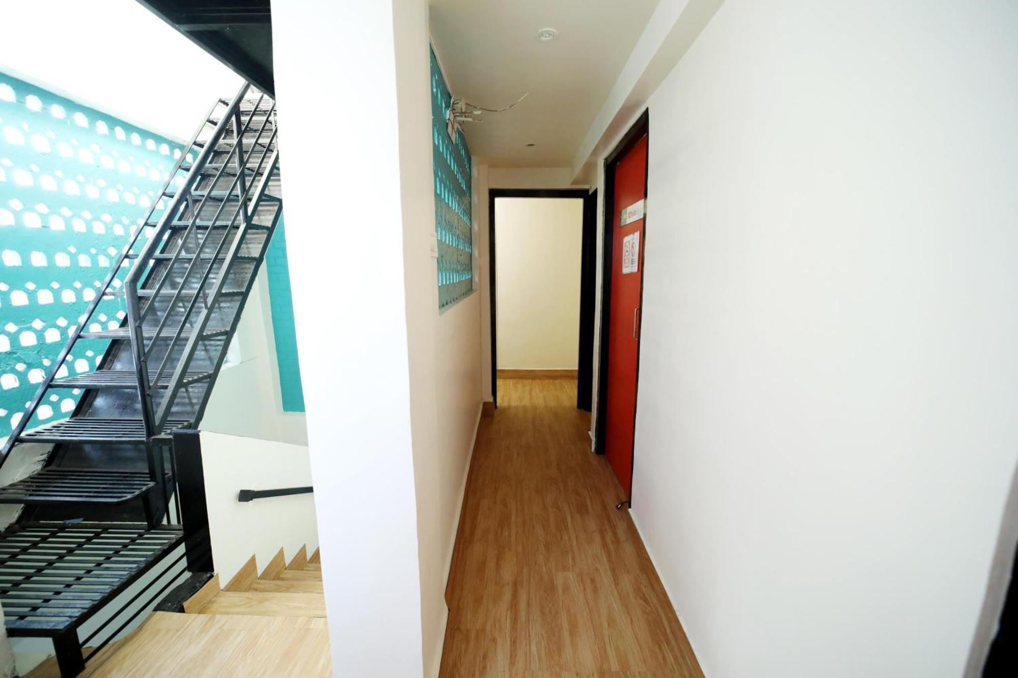 Social Hubz Hostel Мумбаи Экстерьер фото