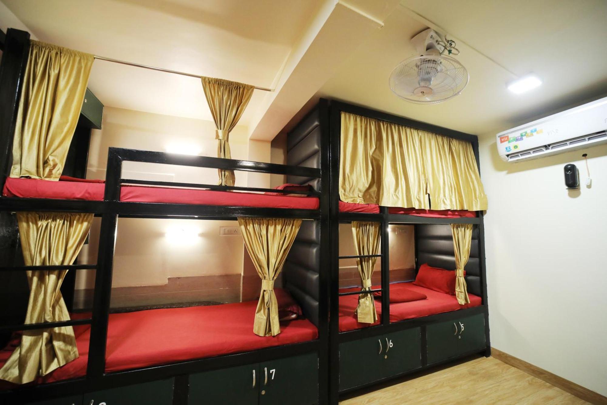 Social Hubz Hostel Мумбаи Экстерьер фото