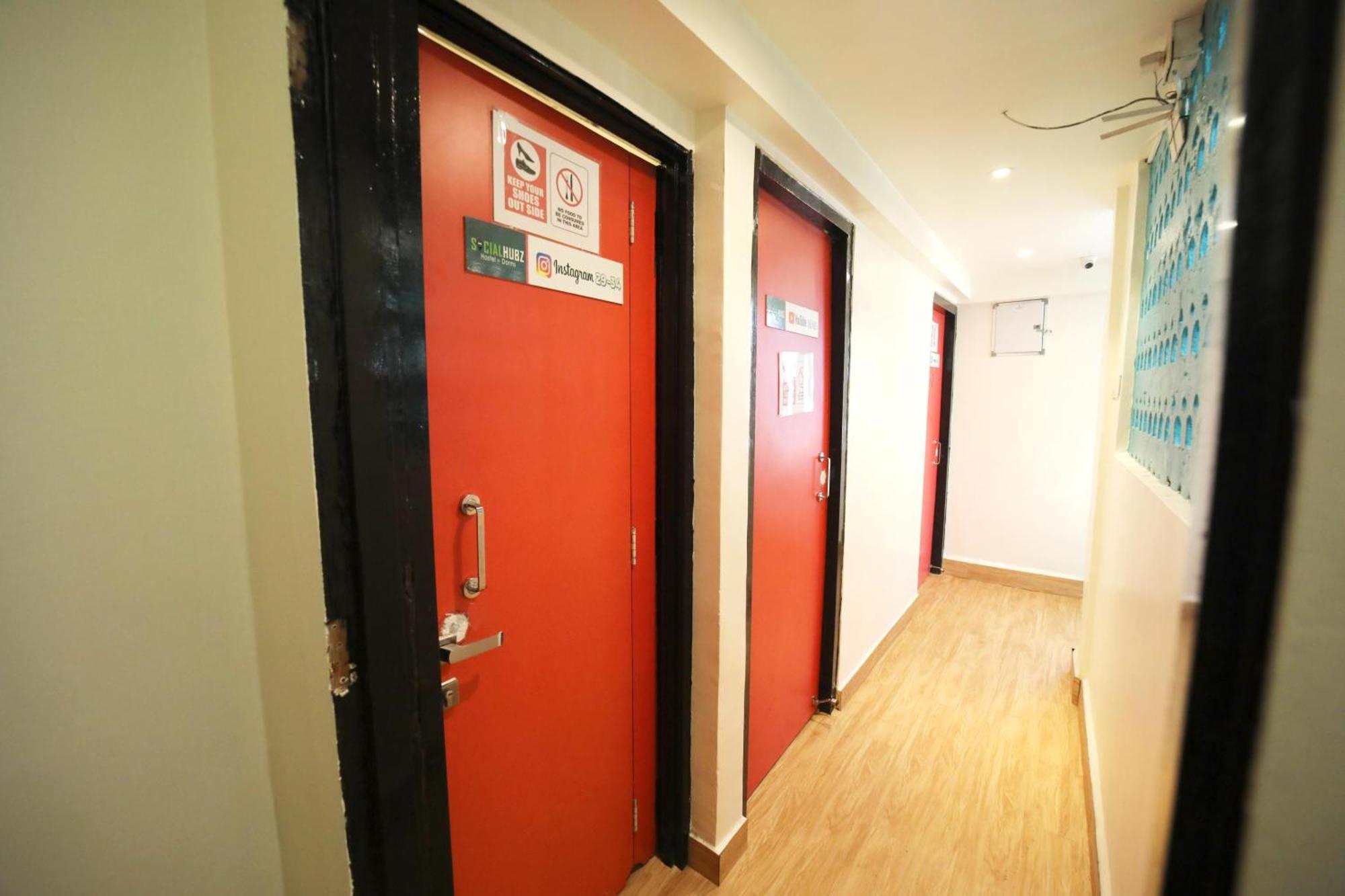 Social Hubz Hostel Мумбаи Экстерьер фото