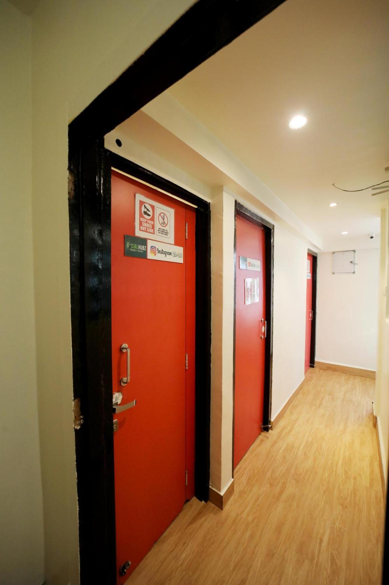 Social Hubz Hostel Мумбаи Экстерьер фото