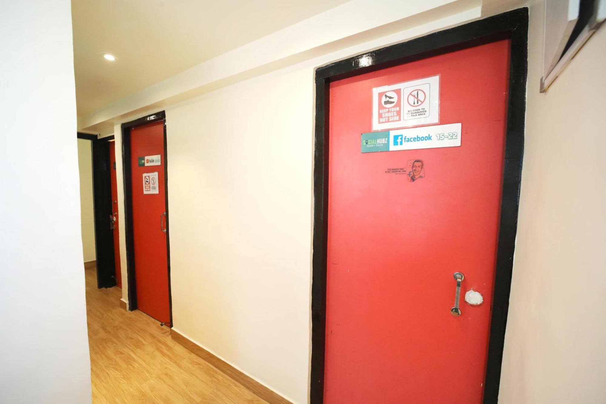 Social Hubz Hostel Мумбаи Экстерьер фото