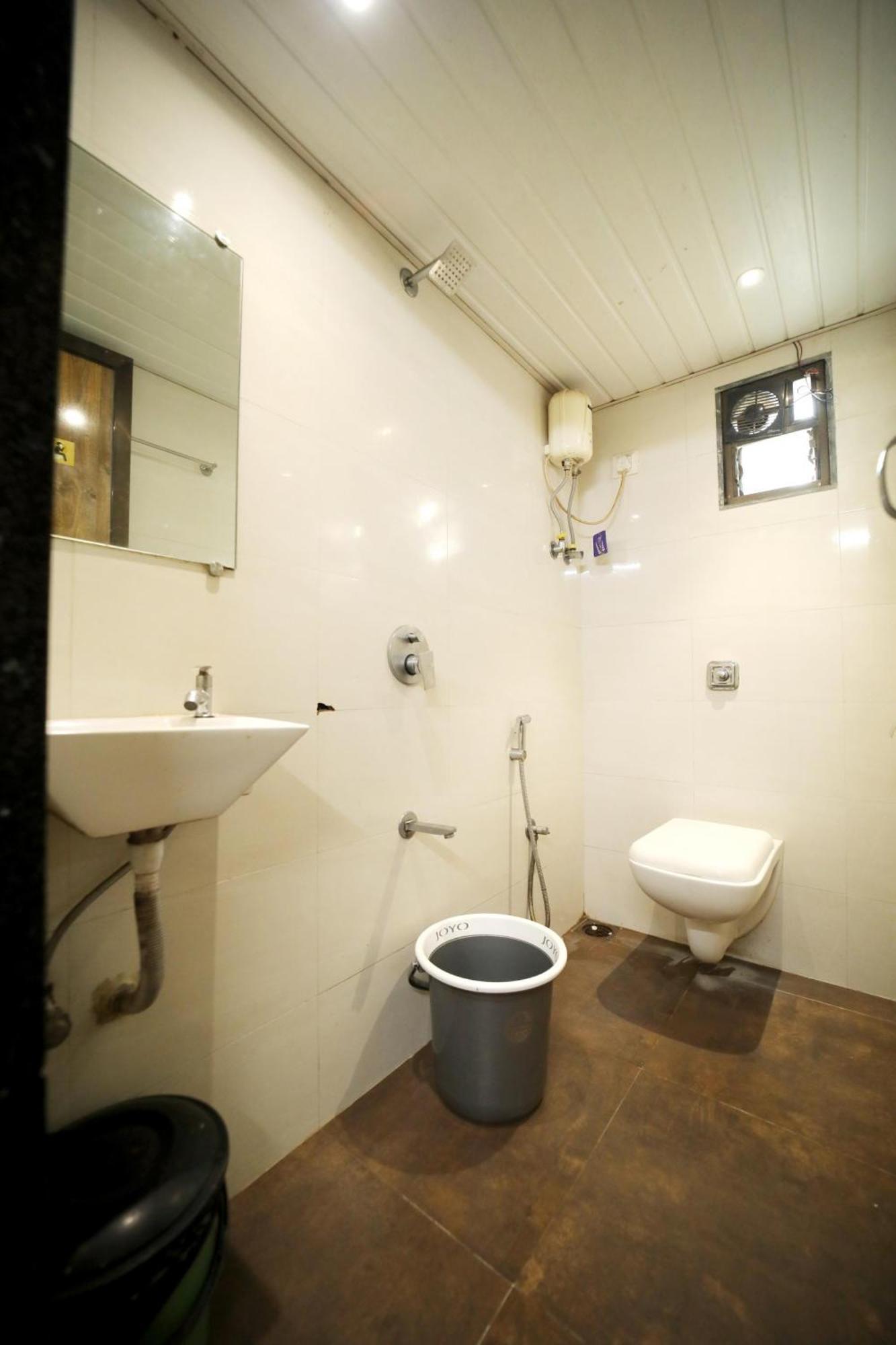 Social Hubz Hostel Мумбаи Экстерьер фото